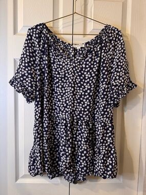 beachlunchlounge Navy Floral V-Neck Top with White and Red Daisy Print